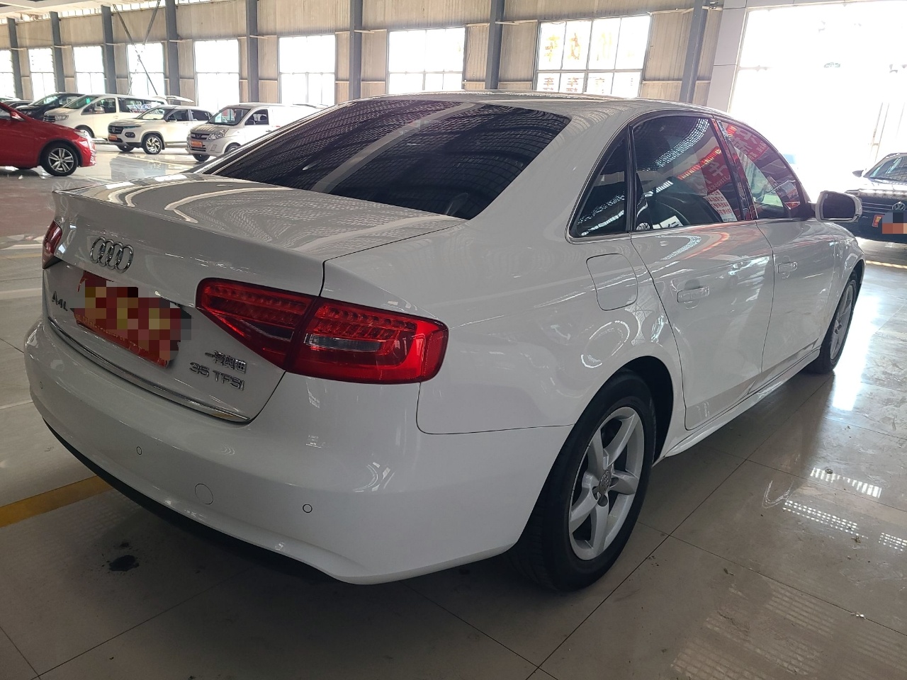 奥迪A4L 2013款 35 TFSI 自动标准型