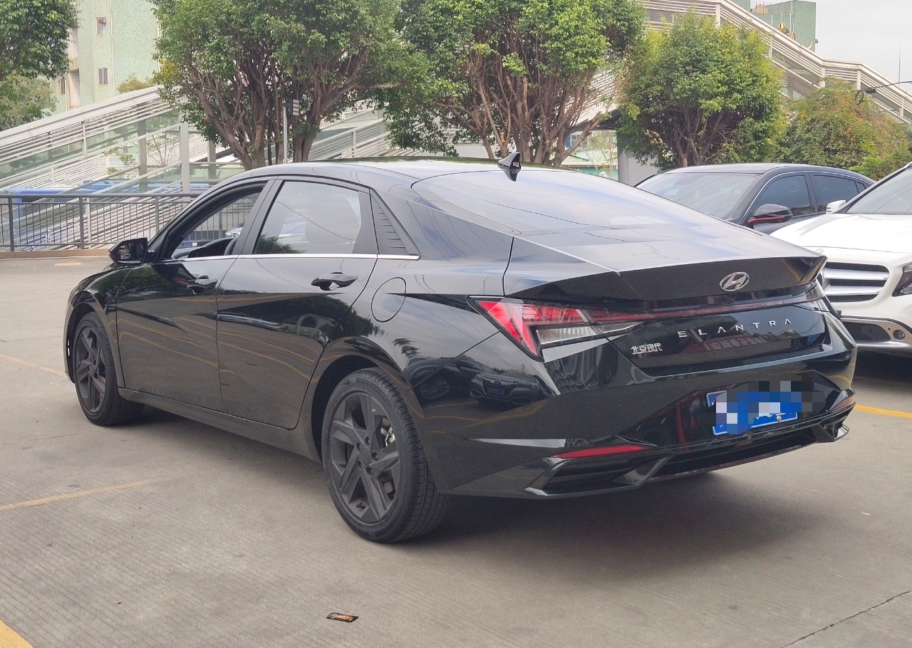 现代 伊兰特 2021款 1.5L LUX尊贵版