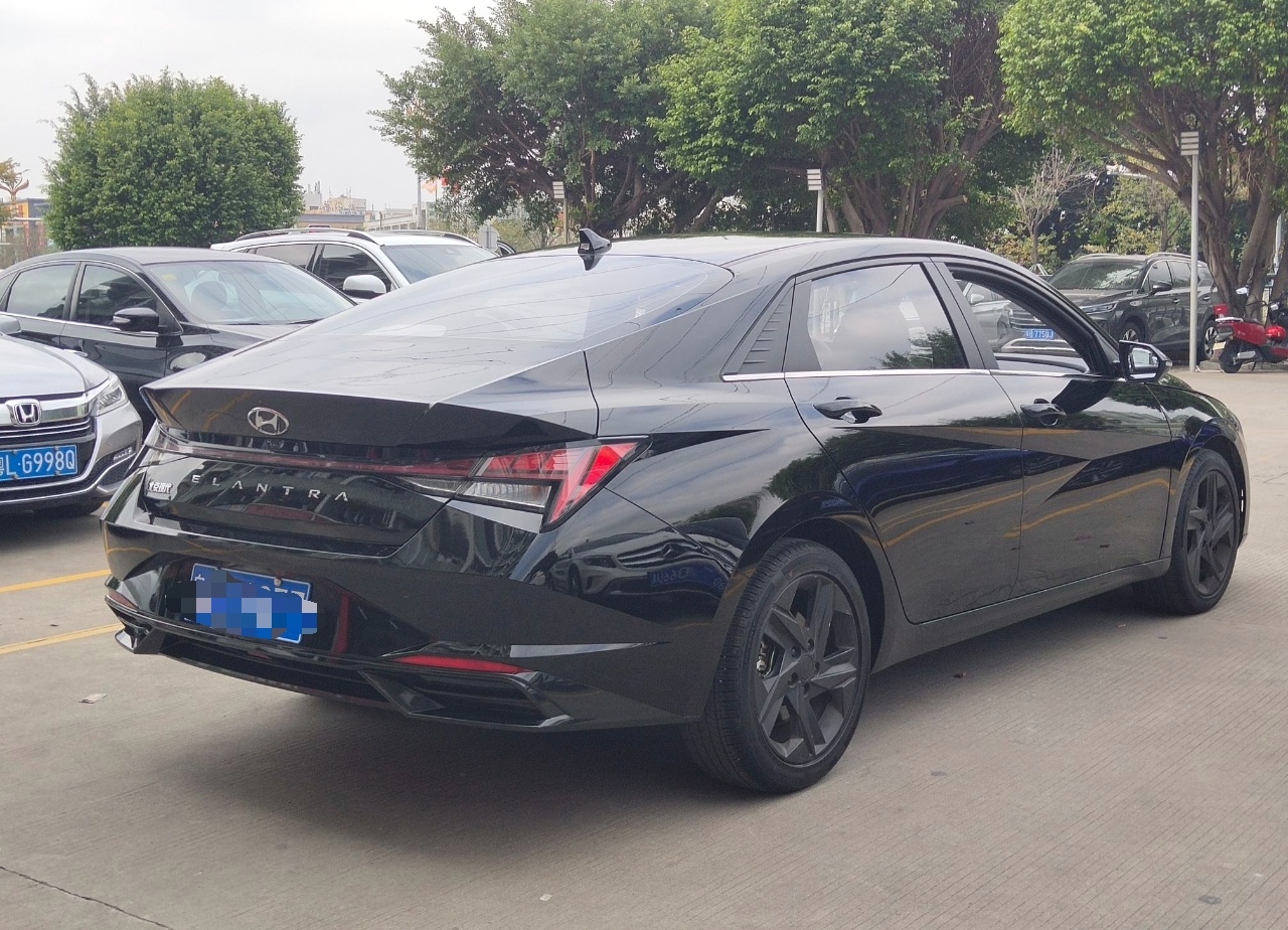 现代 伊兰特 2021款 1.5L LUX尊贵版