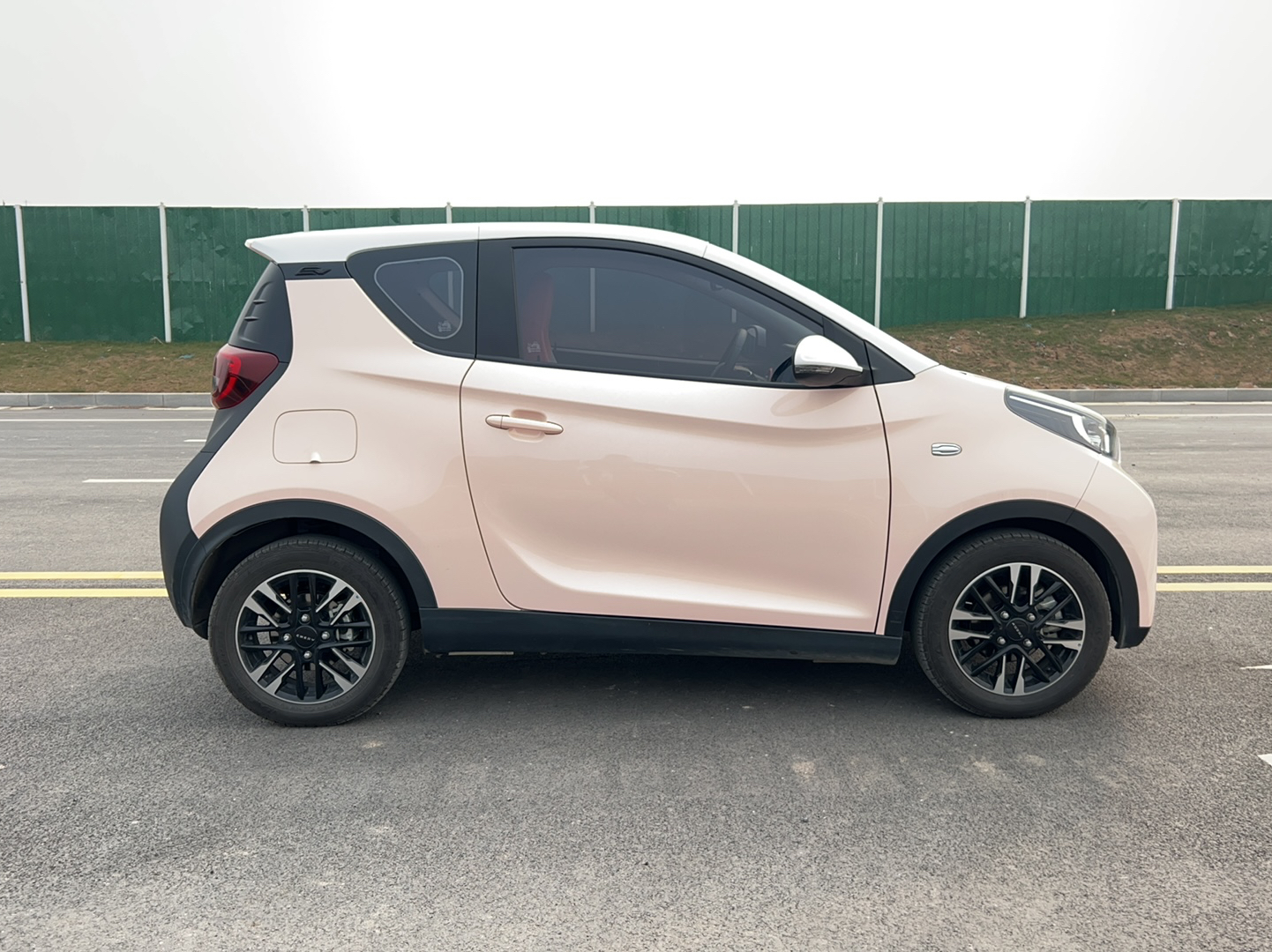 奇瑞 小蚂蚁 2022款 甜粉款 半糖版 磷酸铁锂 30kW 301km