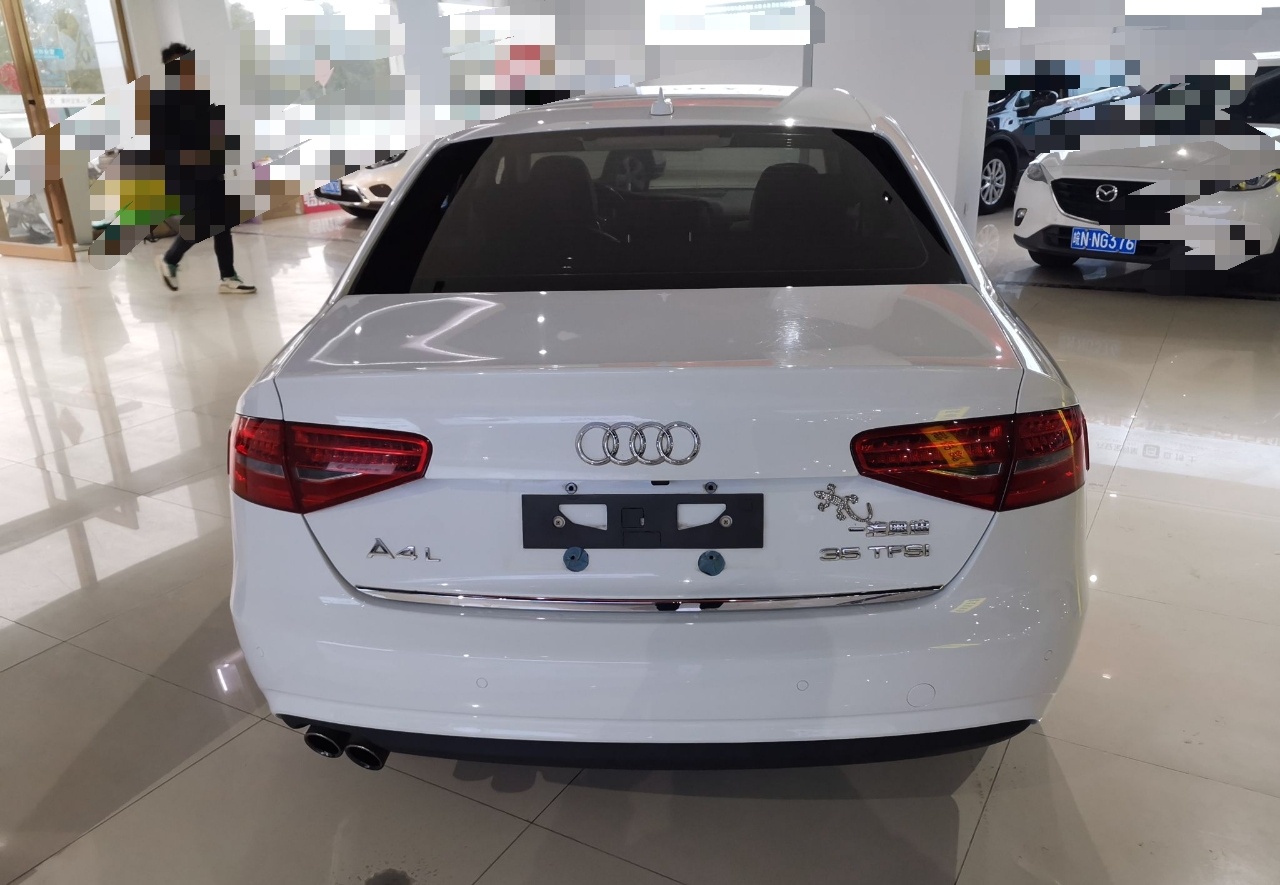 奥迪A4L 2013款 35 TFSI 自动标准型