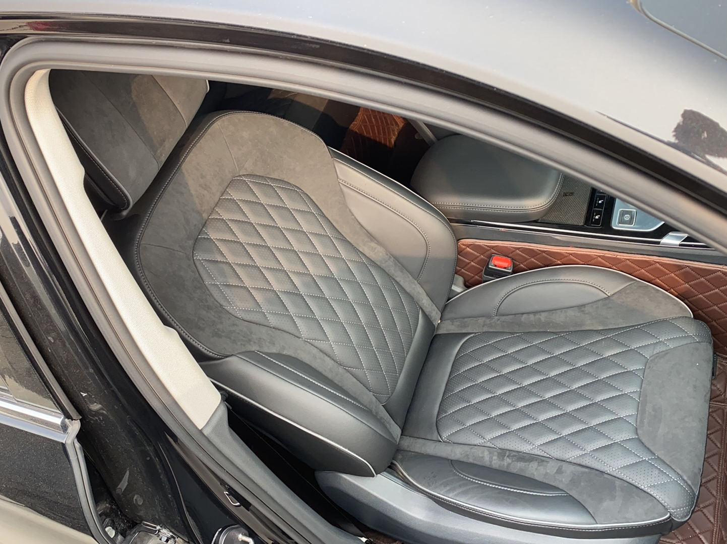 红旗HS5 2019款 2.0T 智联旗享四驱版