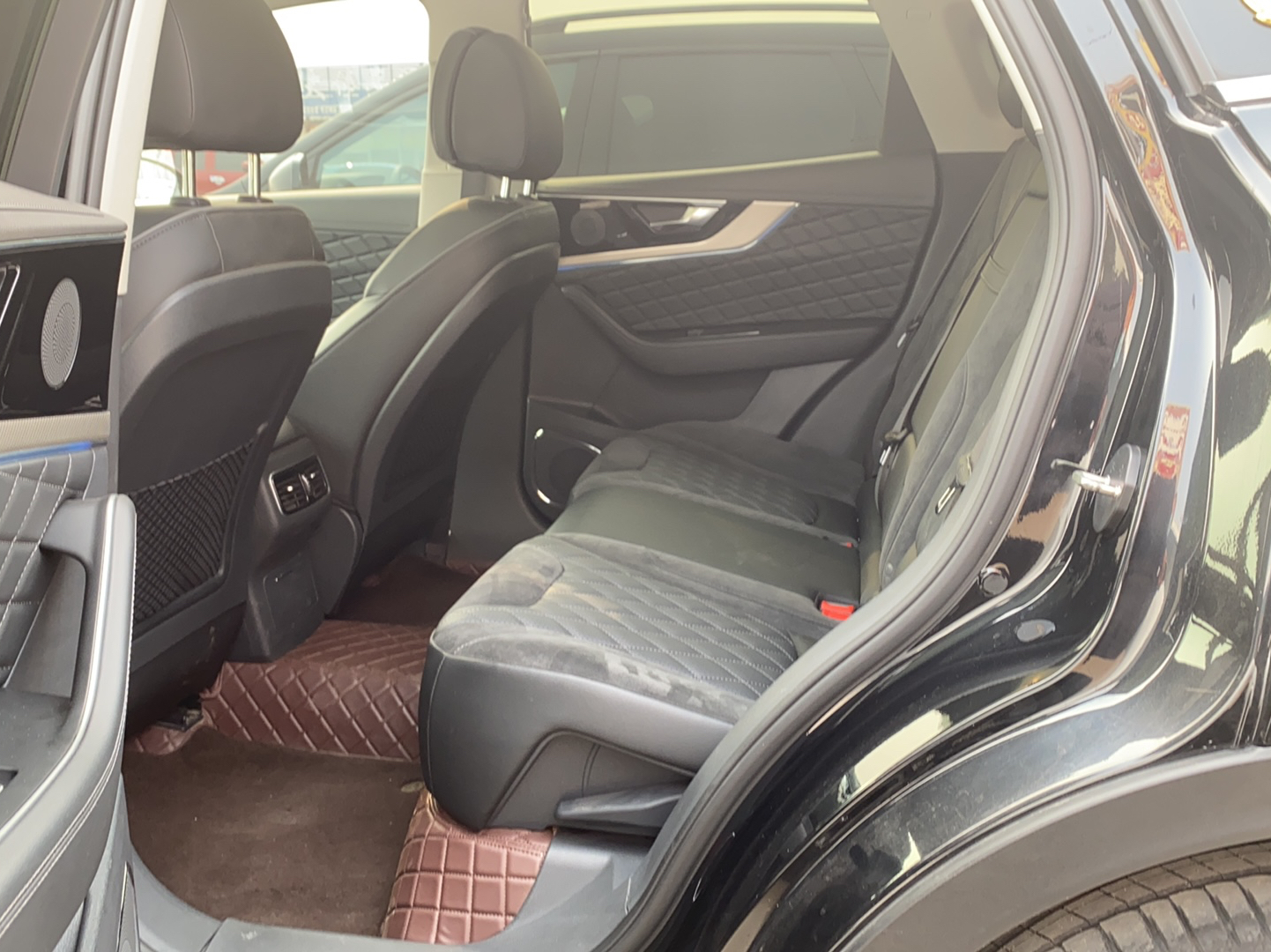 红旗HS5 2019款 2.0T 智联旗享四驱版