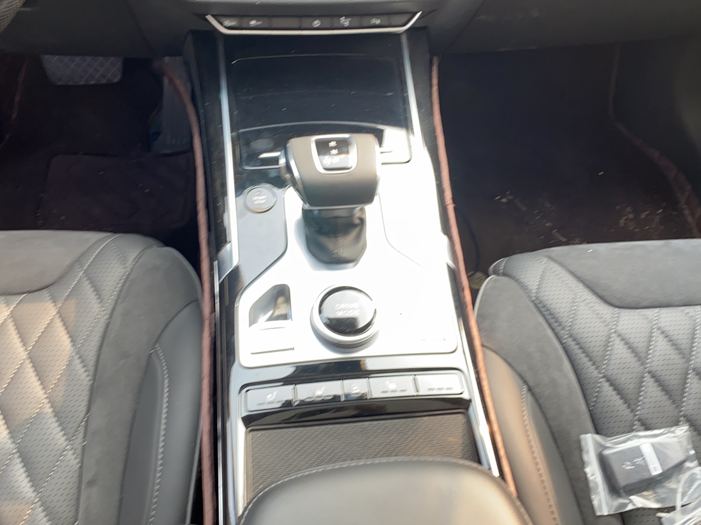 红旗HS5 2019款 2.0T 智联旗享四驱版