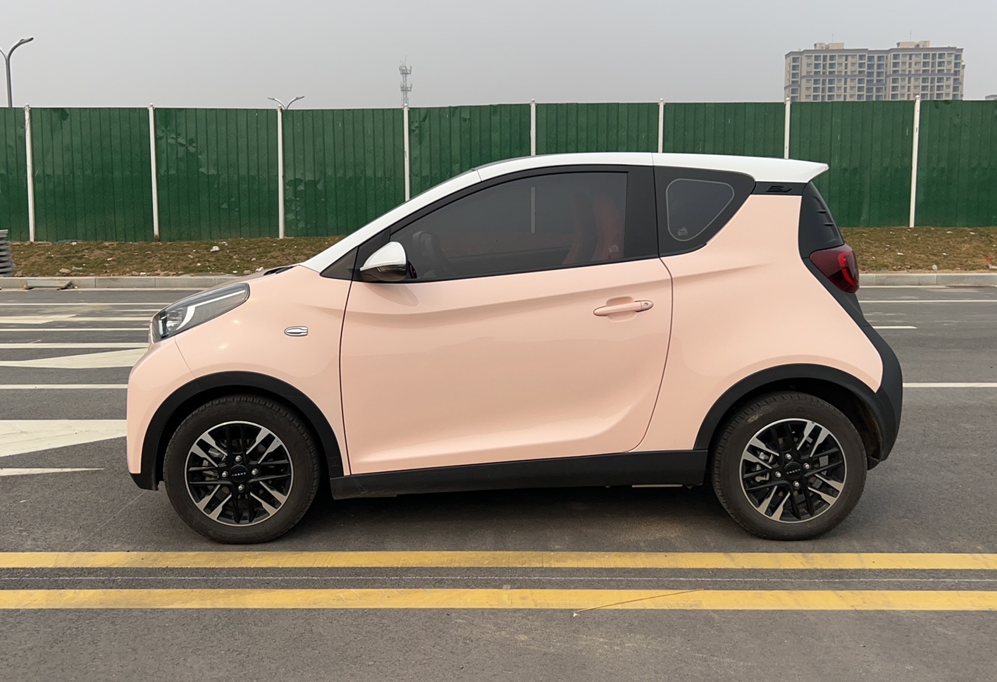 奇瑞 小蚂蚁 2022款 甜粉款 半糖版 磷酸铁锂 30kW 301km