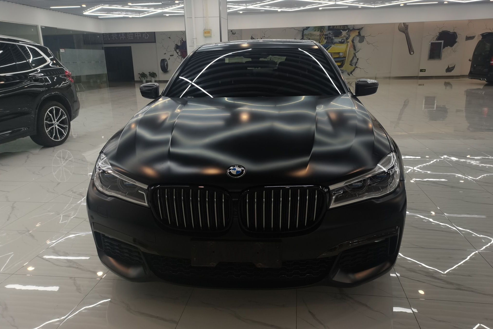 宝马7系 2018款 740Li xDrive 尊享型 M运动套装 黑焰版(进口)