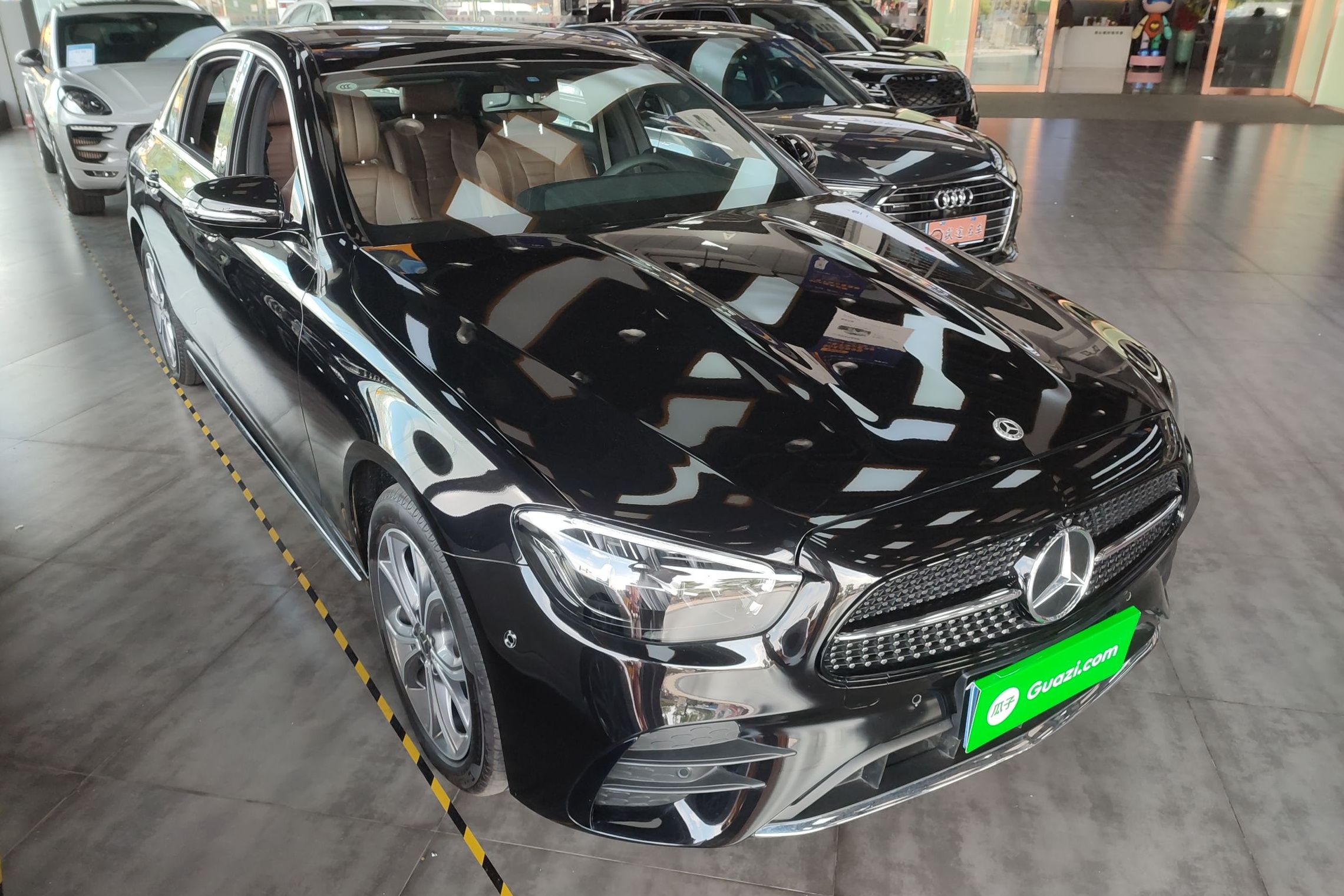 奔驰E级 2022款 改款三 E 300 L 运动时尚型