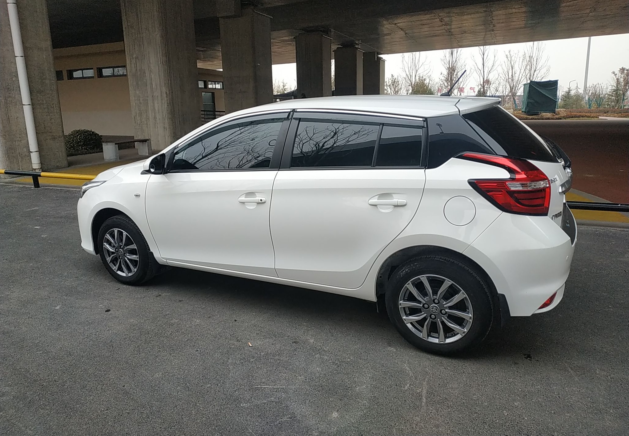 丰田 YARiS L 致炫 2021款 1.5L CVT领先版