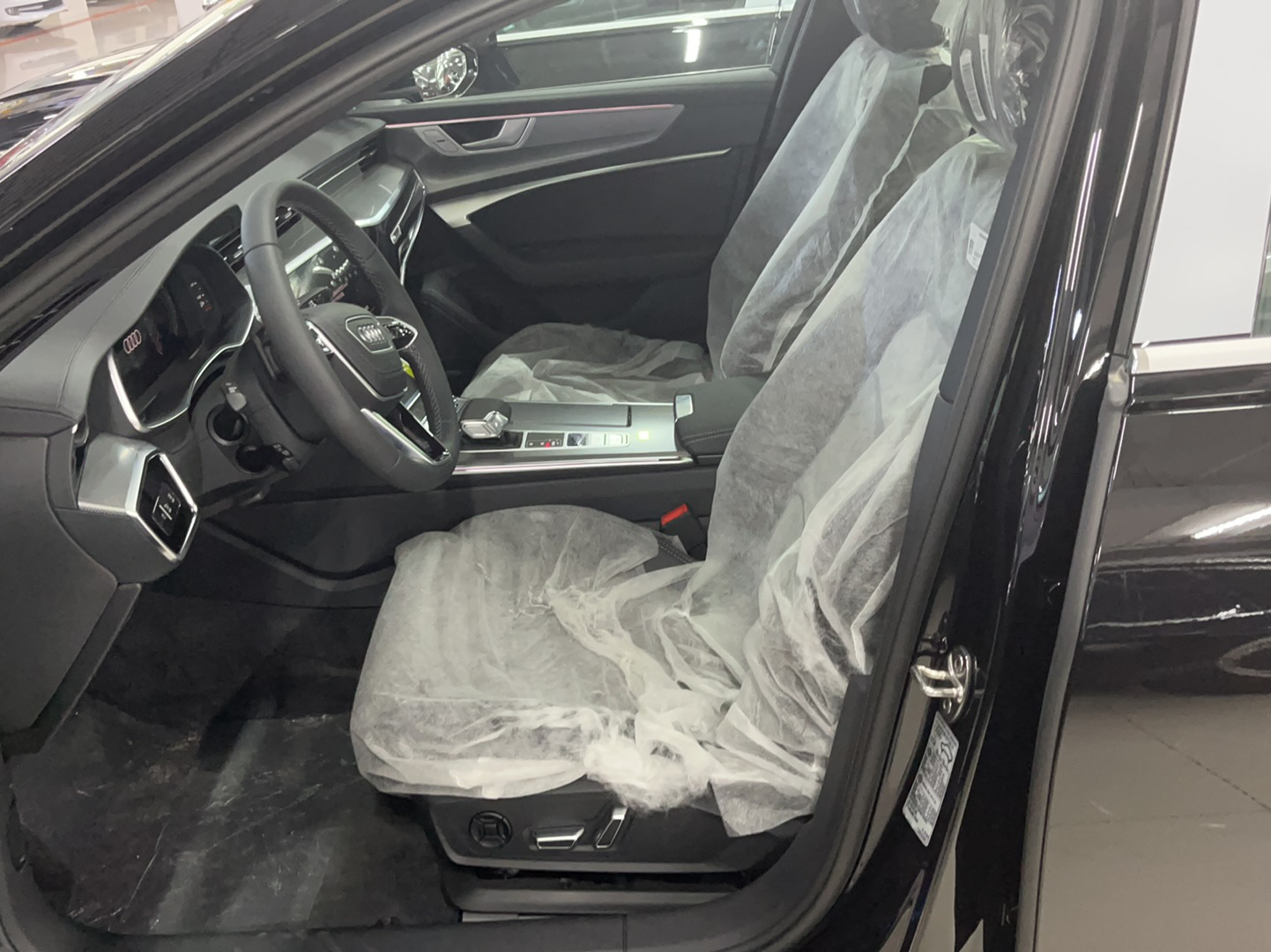 奥迪A6L 2023款 40 TFSI 豪华动感型