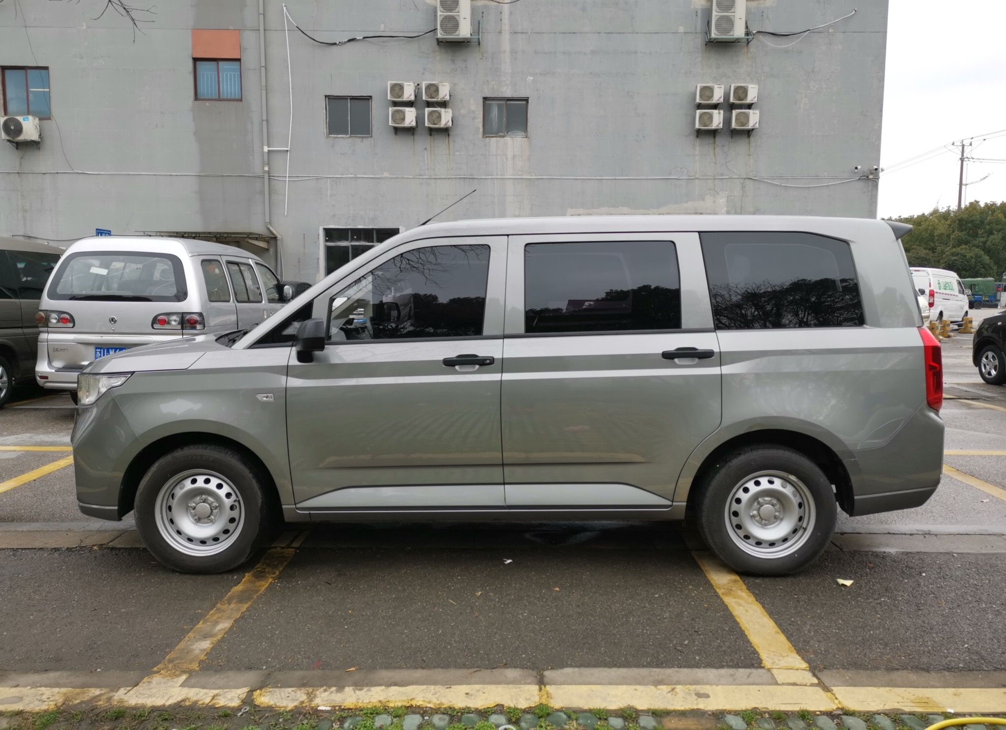 五菱汽车 五菱宏光PLUS 2020款 1.5L 手动标准型 5座