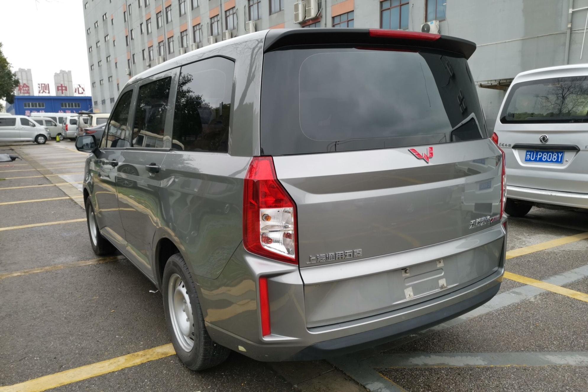 五菱汽车 五菱宏光PLUS 2020款 1.5L 手动标准型 5座