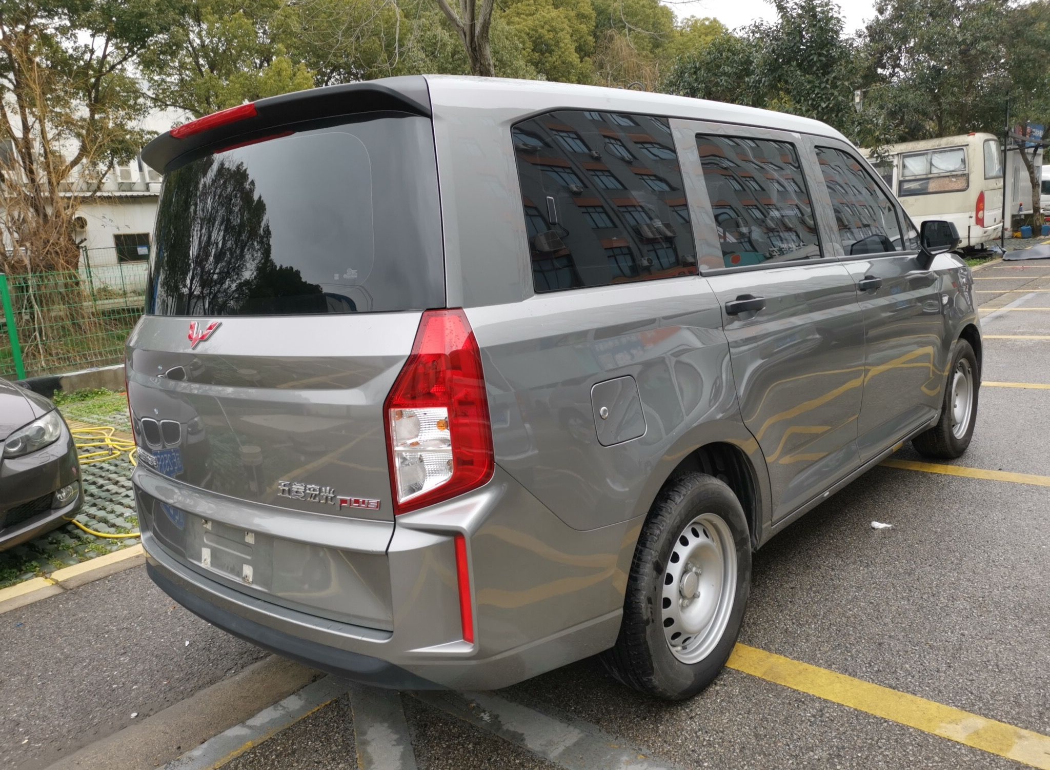 五菱汽车 五菱宏光PLUS 2020款 1.5L 手动标准型 5座