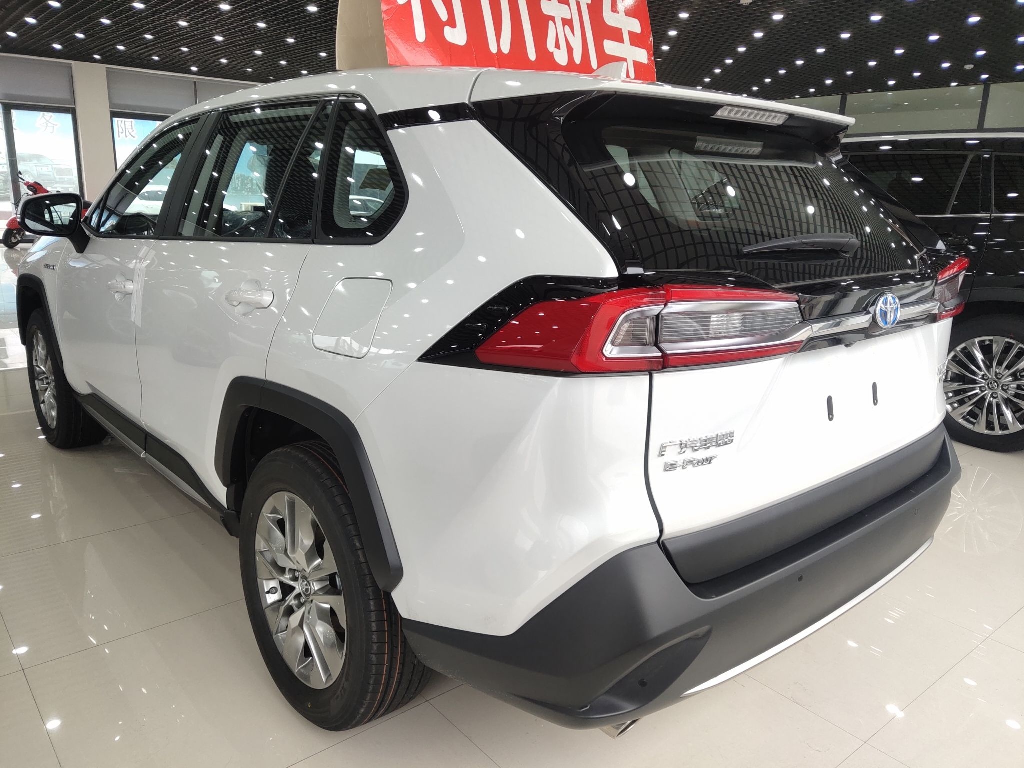 丰田 威兰达 2022款 双擎 2.5L E-CVT四驱豪华PLUS版