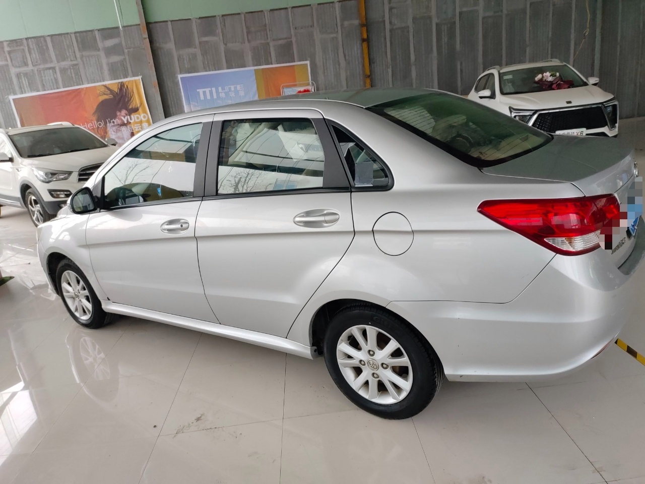 北京汽车E系列 2013款 三厢 1.5L 自动乐天版