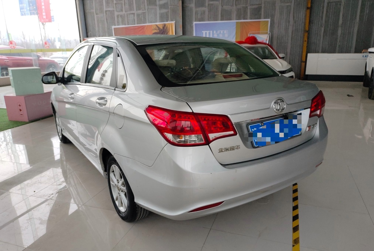 北京汽车E系列 2013款 三厢 1.5L 自动乐天版