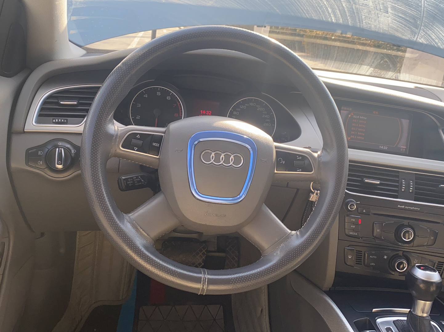 奥迪A4L 2012款 2.0 TFSI 自动标准型