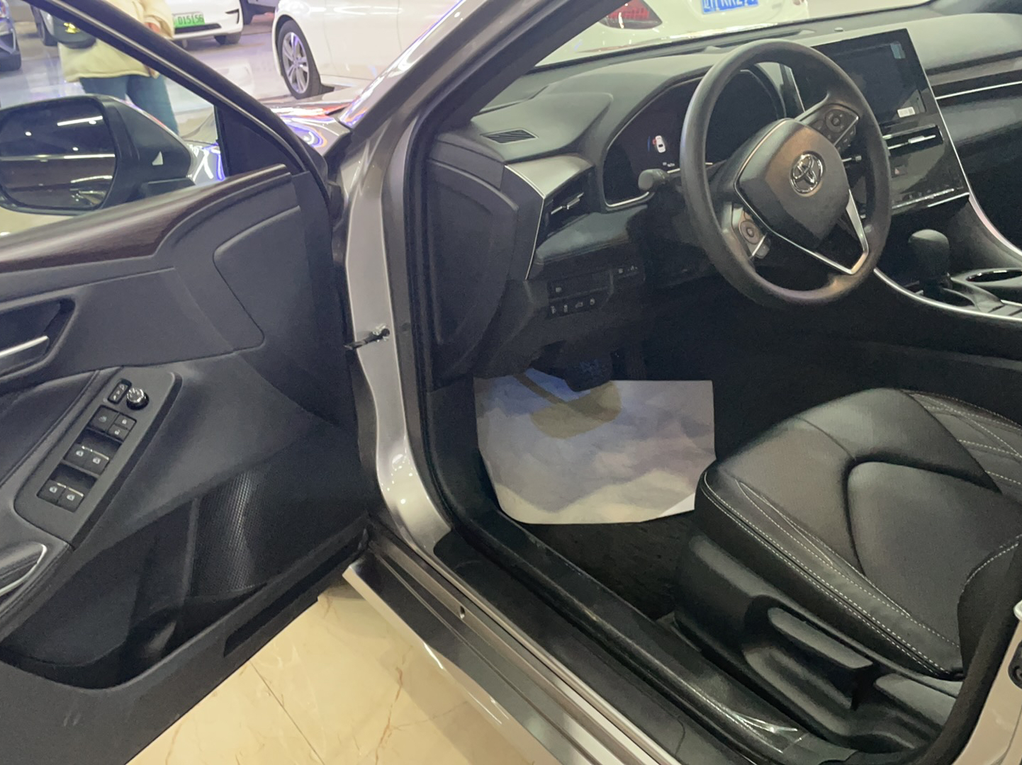 丰田 亚洲龙 2022款 2.0L 进取版