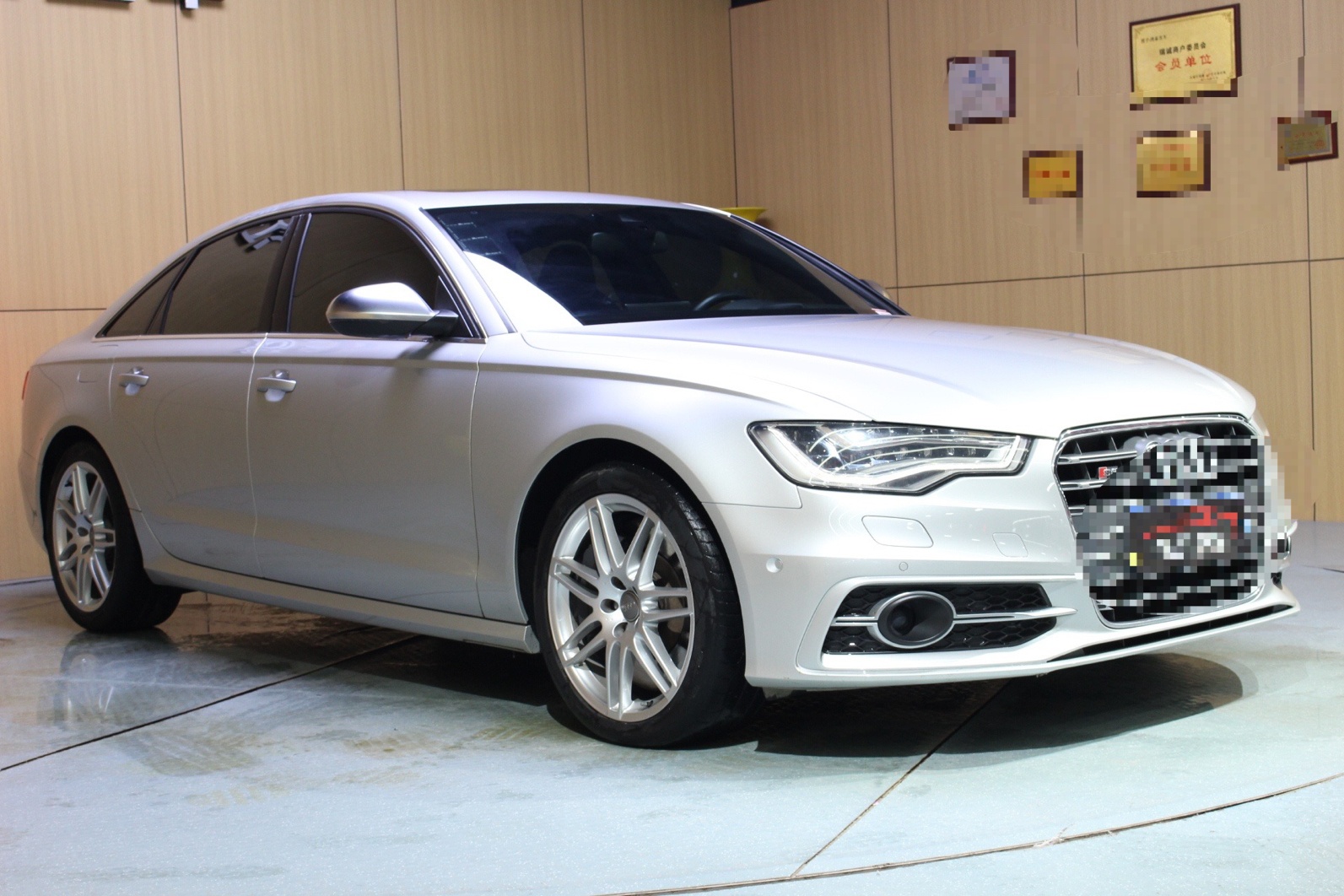 奥迪S6 2013款 S6 4.0TFSI(进口)