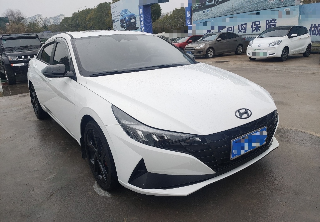 现代 伊兰特 2022款 1.5L CVT LUX尊贵版