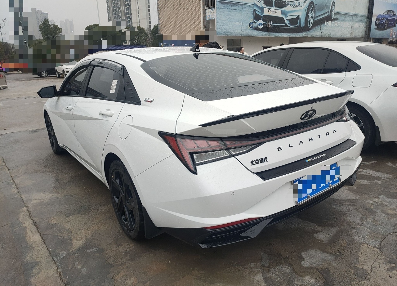 现代 伊兰特 2022款 1.5L CVT LUX尊贵版