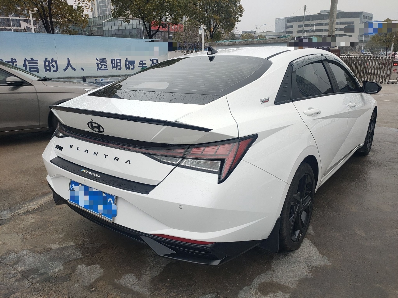 现代 伊兰特 2022款 1.5L CVT LUX尊贵版