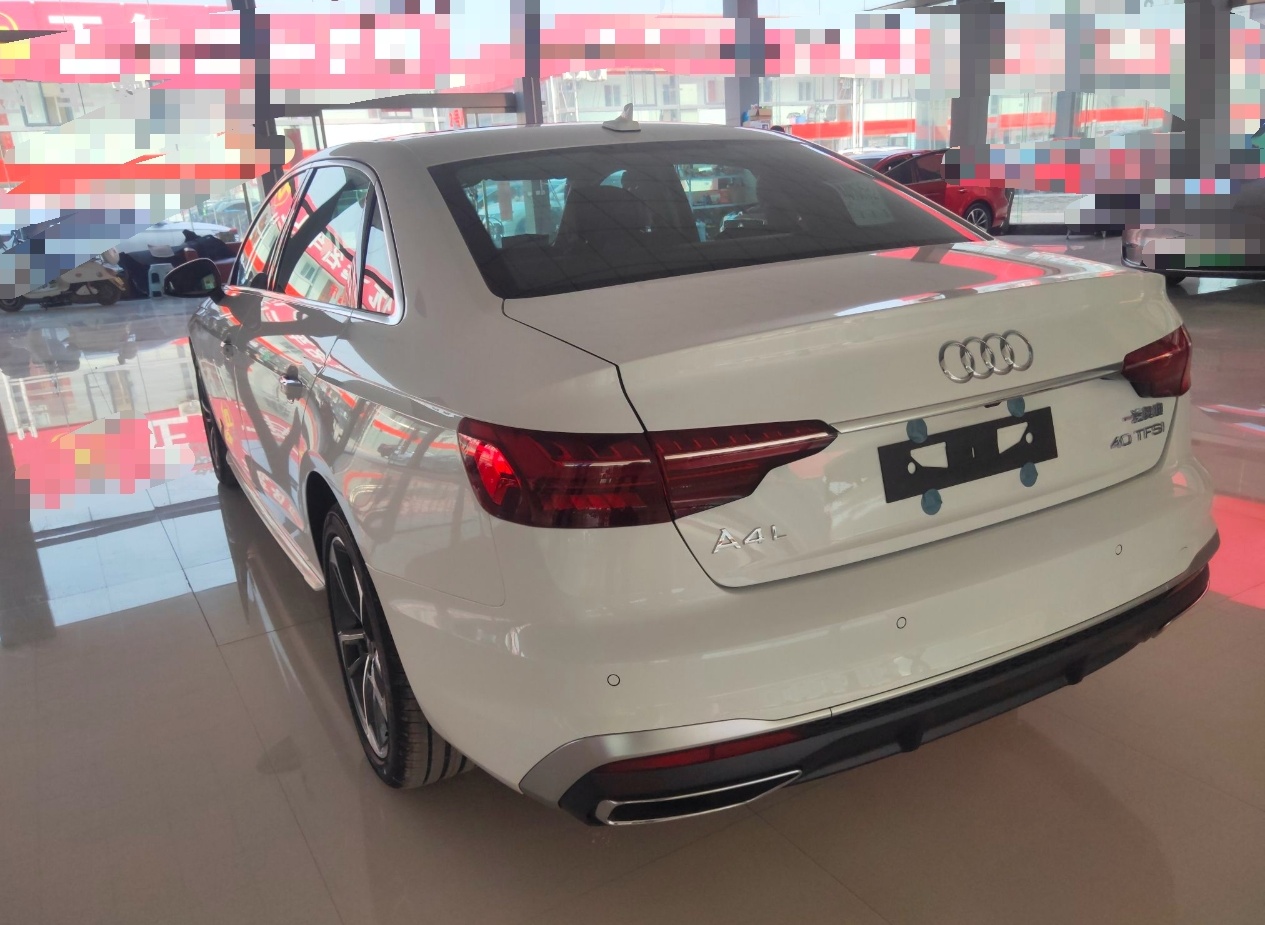 奥迪A4L 2022款 40 TFSI 时尚动感型