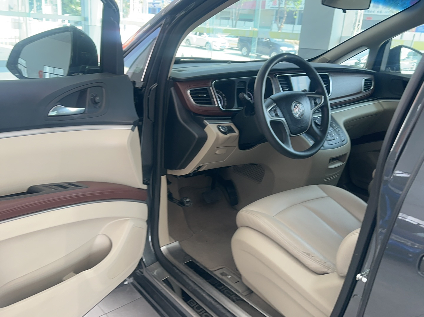 别克GL8 2018款 28T 舒适型 国VI