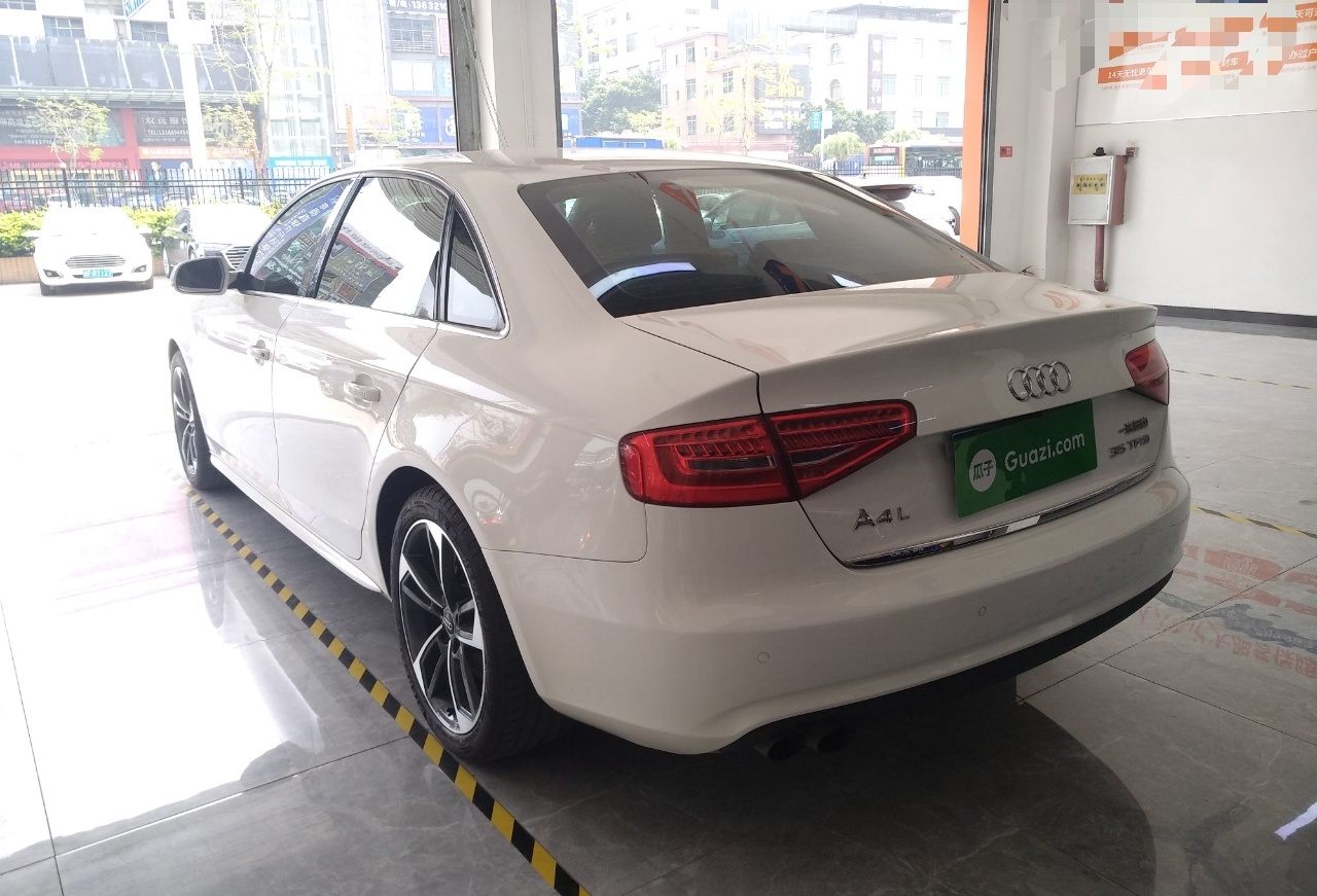 奥迪A4L 2013款 35 TFSI 自动标准型