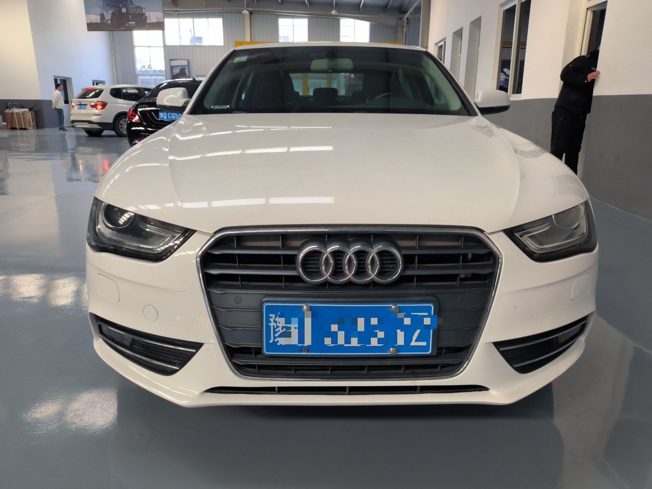 奥迪A4L 2015款 35 TFSI 自动标准型