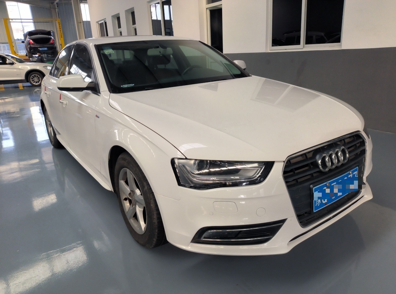 奥迪A4L 2015款 35 TFSI 自动标准型