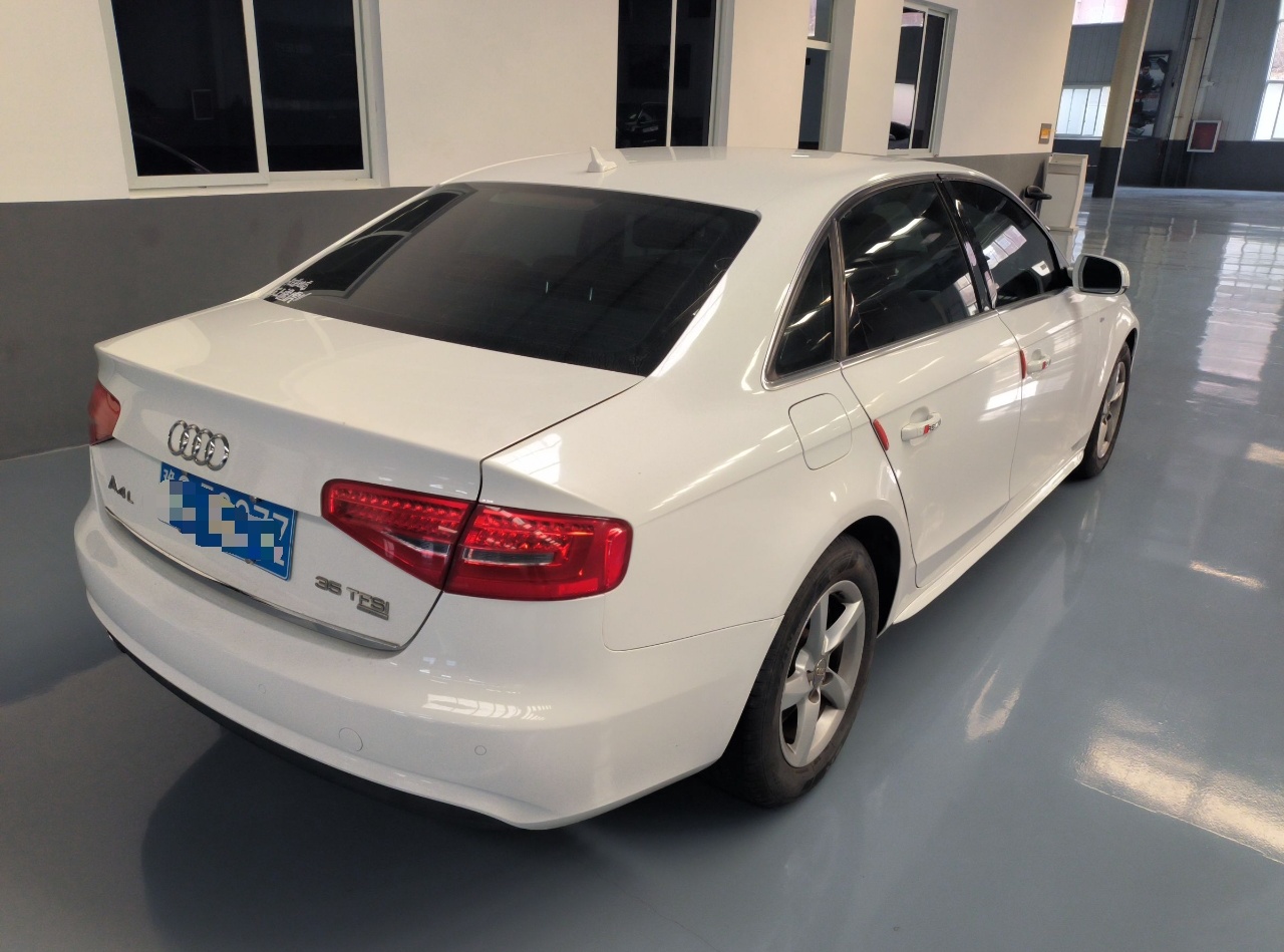 奥迪A4L 2015款 35 TFSI 自动标准型