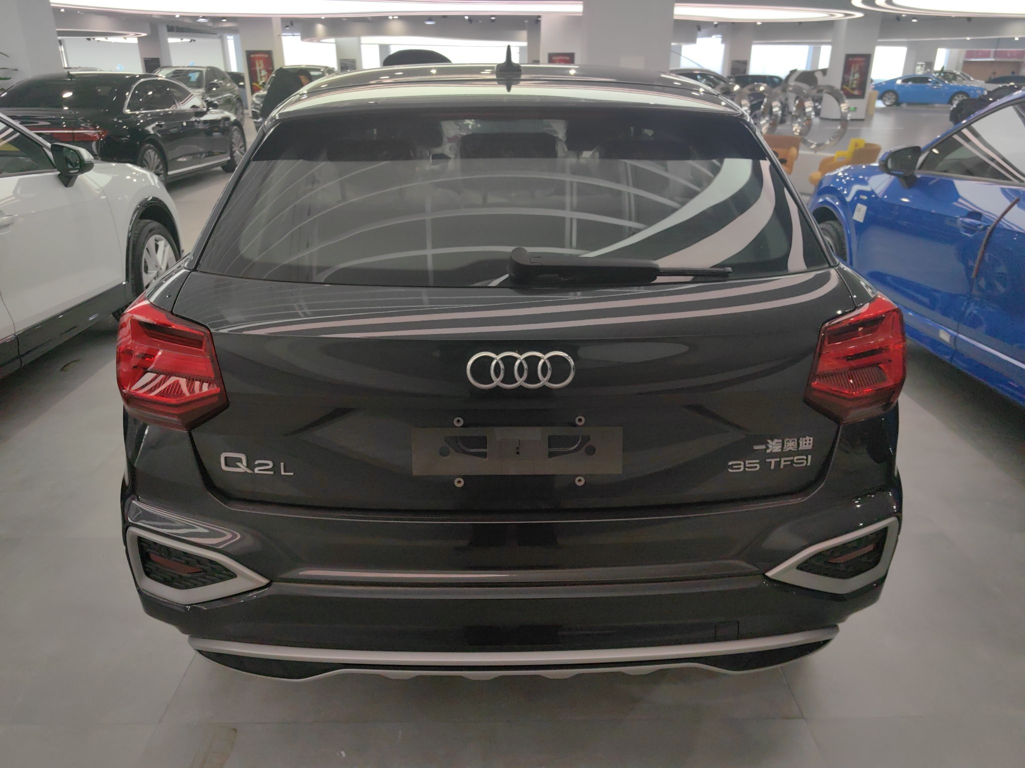 奥迪Q2L 2022款 35 TFSI 时尚致雅型