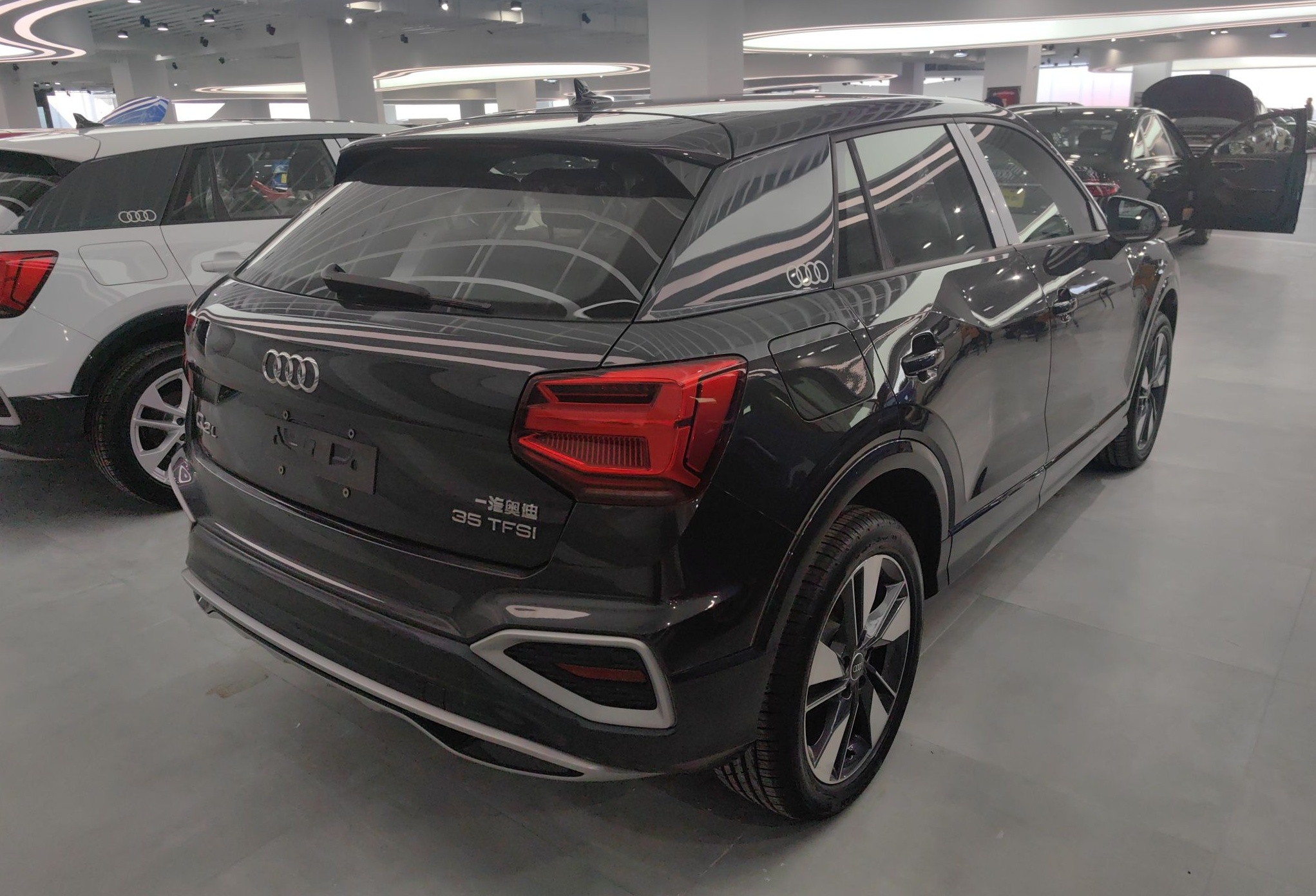 奥迪Q2L 2022款 35 TFSI 时尚致雅型