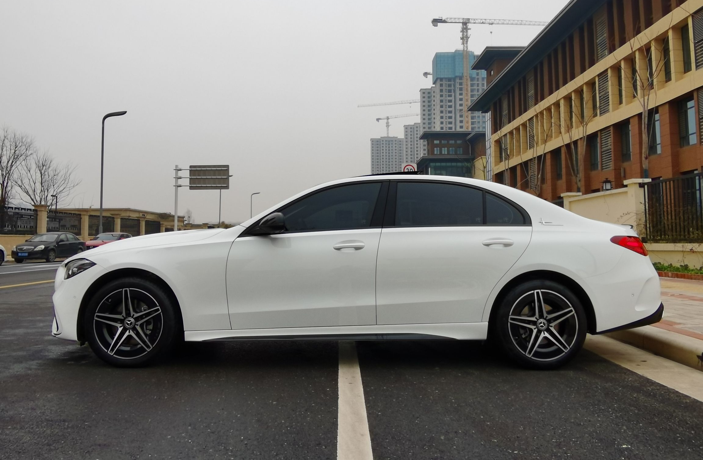 奔驰C级 2023款 C 260 L 皓夜运动版