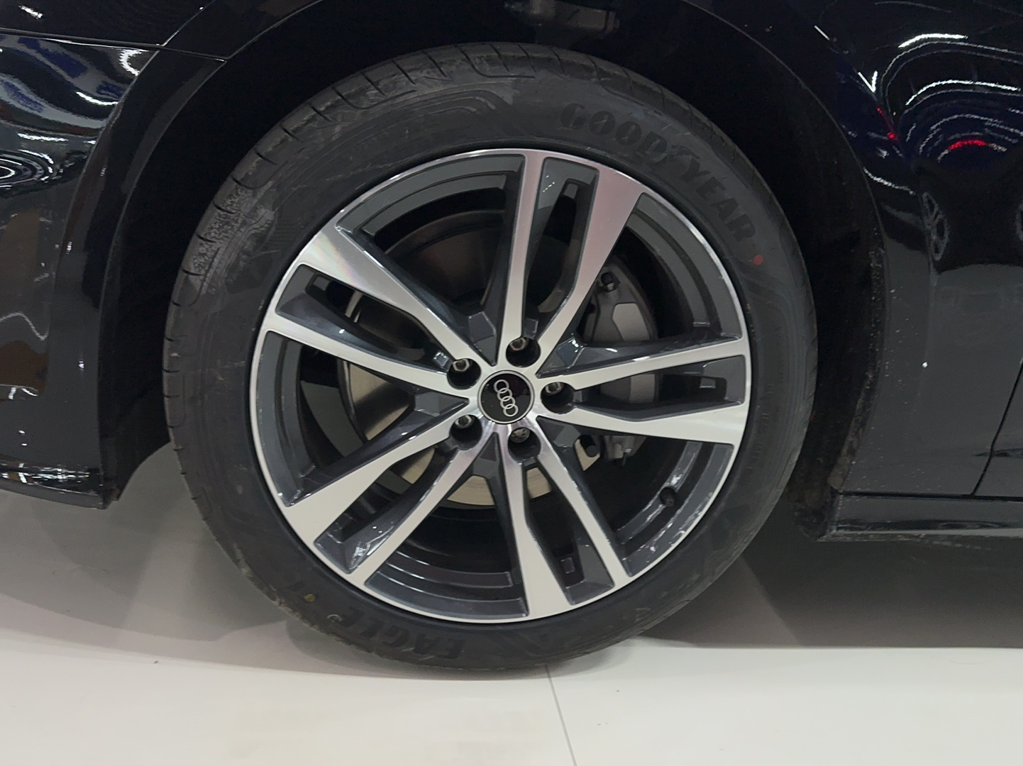 奥迪A6L 2023款 40 TFSI 豪华动感型