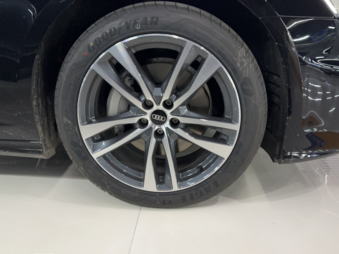 奥迪A6L 2023款 40 TFSI 豪华动感型