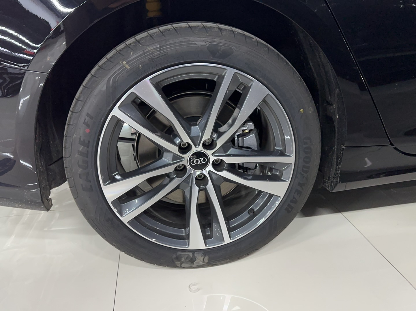 奥迪A6L 2023款 40 TFSI 豪华动感型