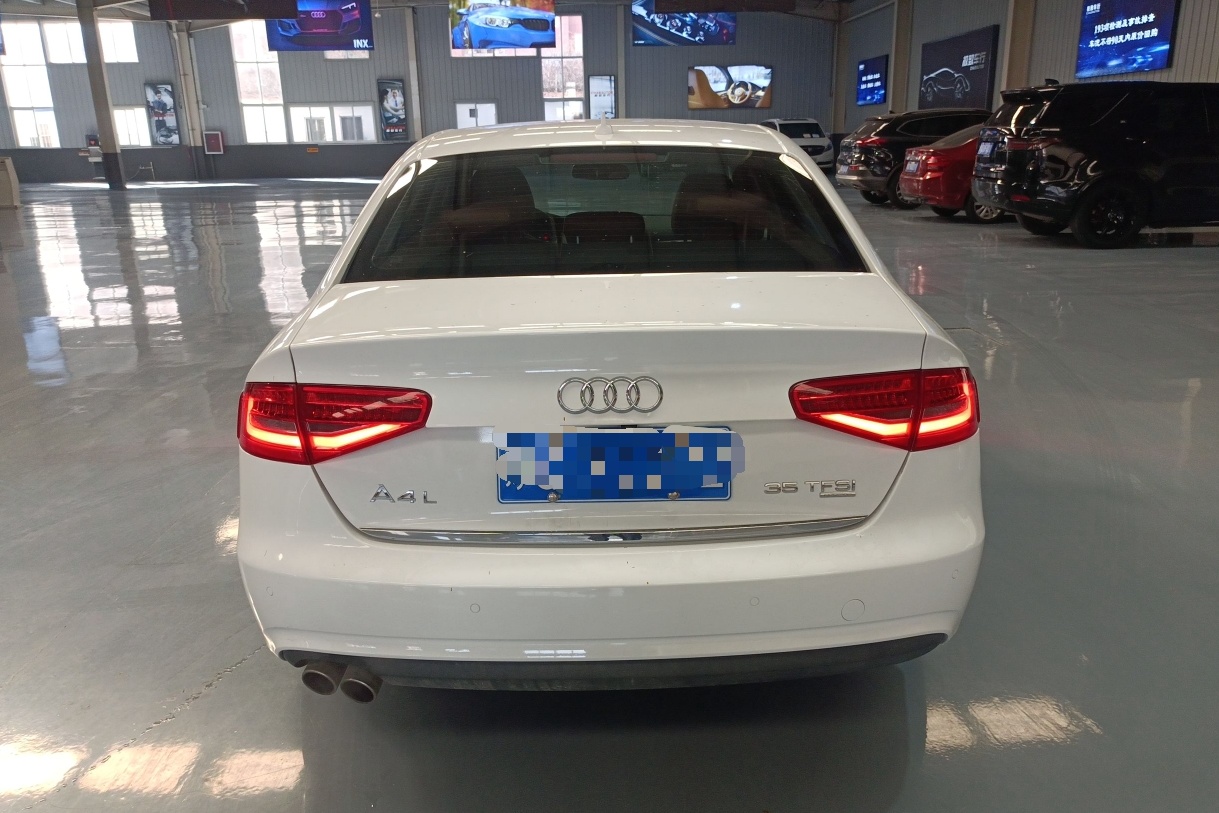 奥迪A4L 2015款 35 TFSI 自动标准型