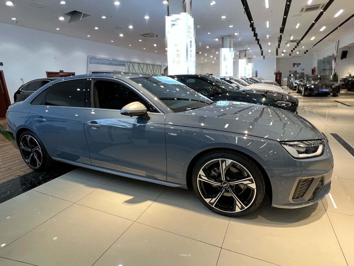 奥迪A4L 2022款 40 TFSI quattro RS套件燃速型