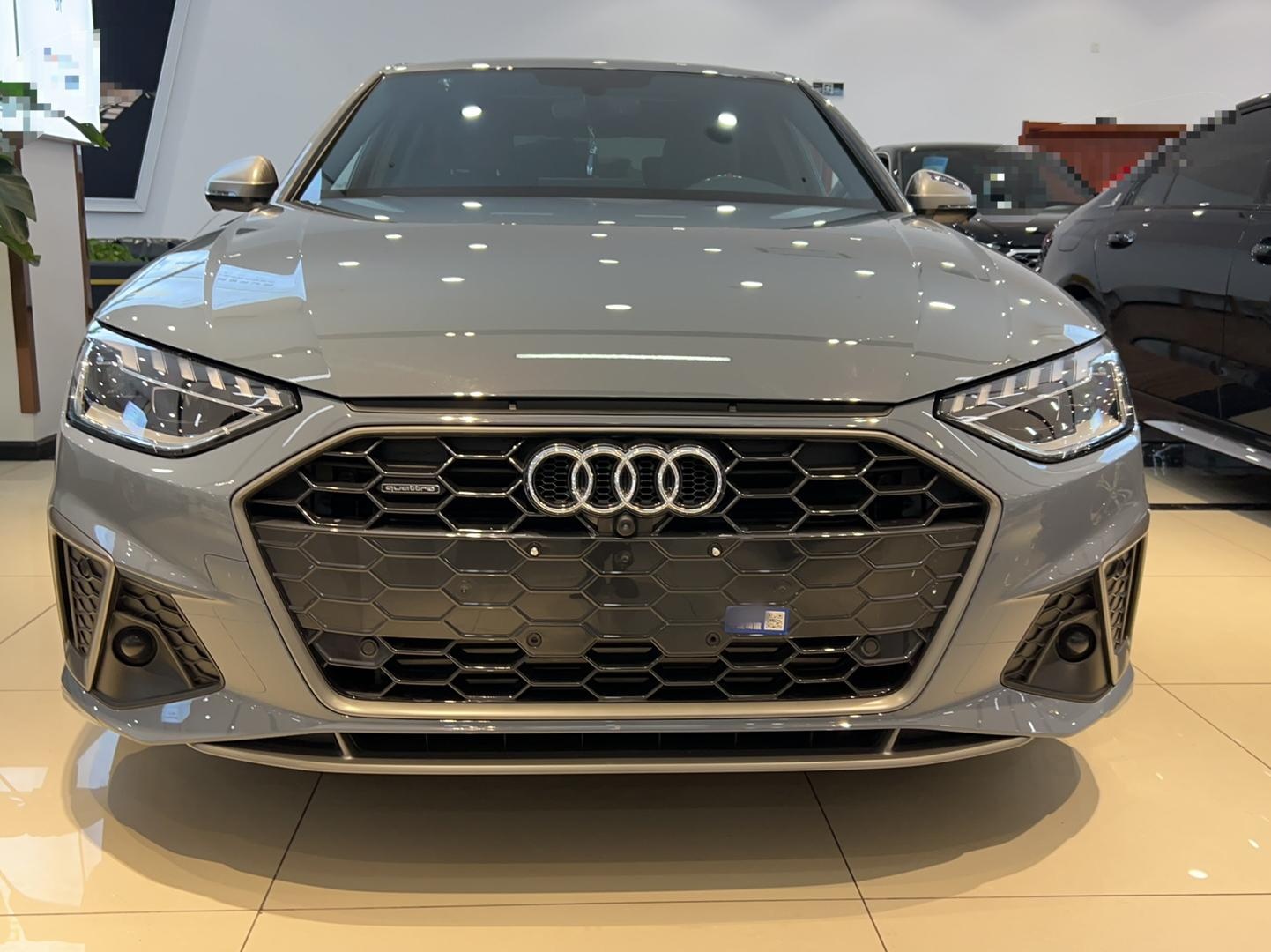 奥迪A4L 2022款 40 TFSI quattro RS套件燃速型