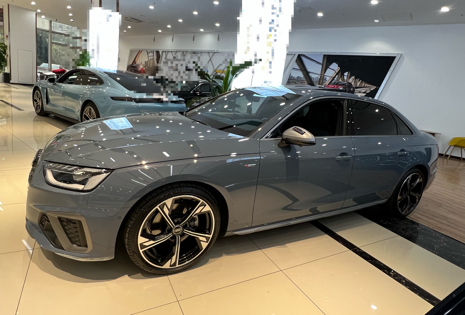 奥迪A4L 2022款 40 TFSI quattro RS套件燃速型