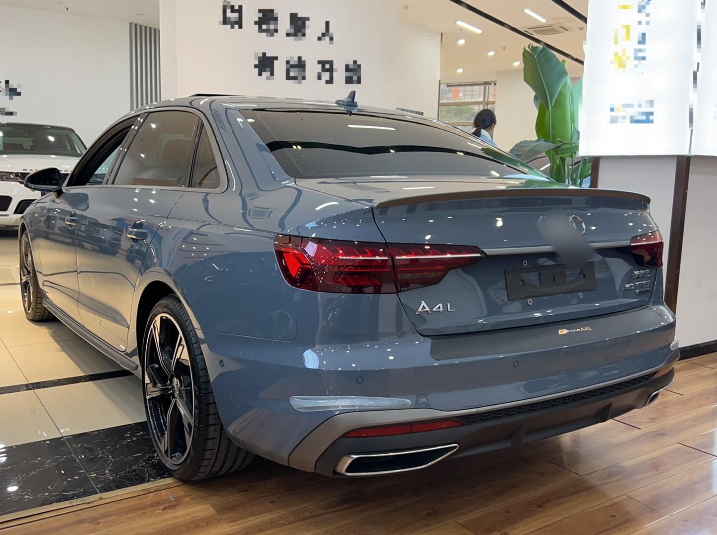 奥迪A4L 2022款 40 TFSI quattro RS套件燃速型