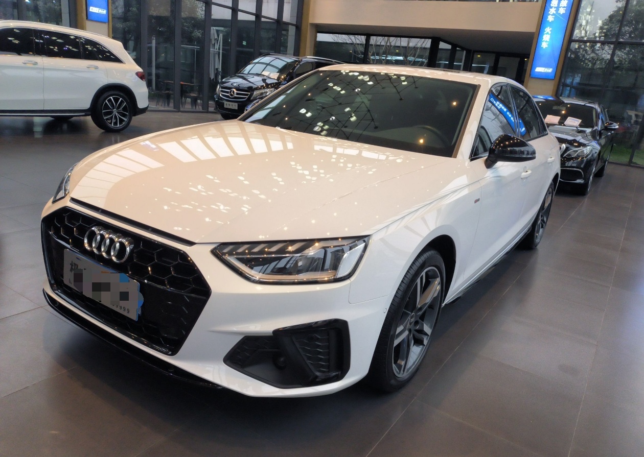 奥迪A4L 2022款 40 TFSI 豪华动感型