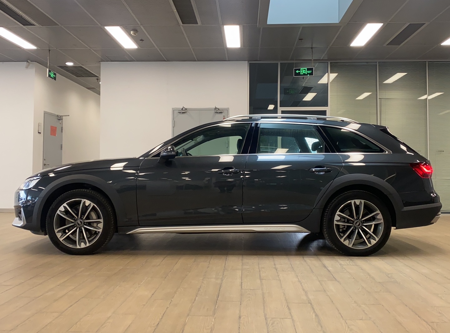 奥迪A4 2021款 allroad quattro 探索家(进口)