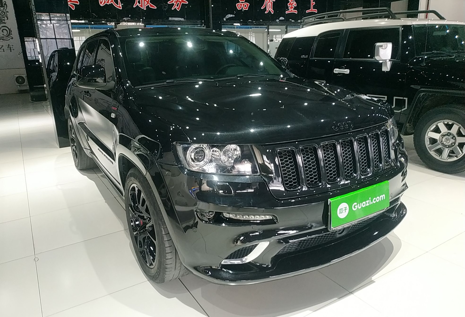 Jeep 大切诺基 SRT 2013款 6.4L SRT8 炫黑版