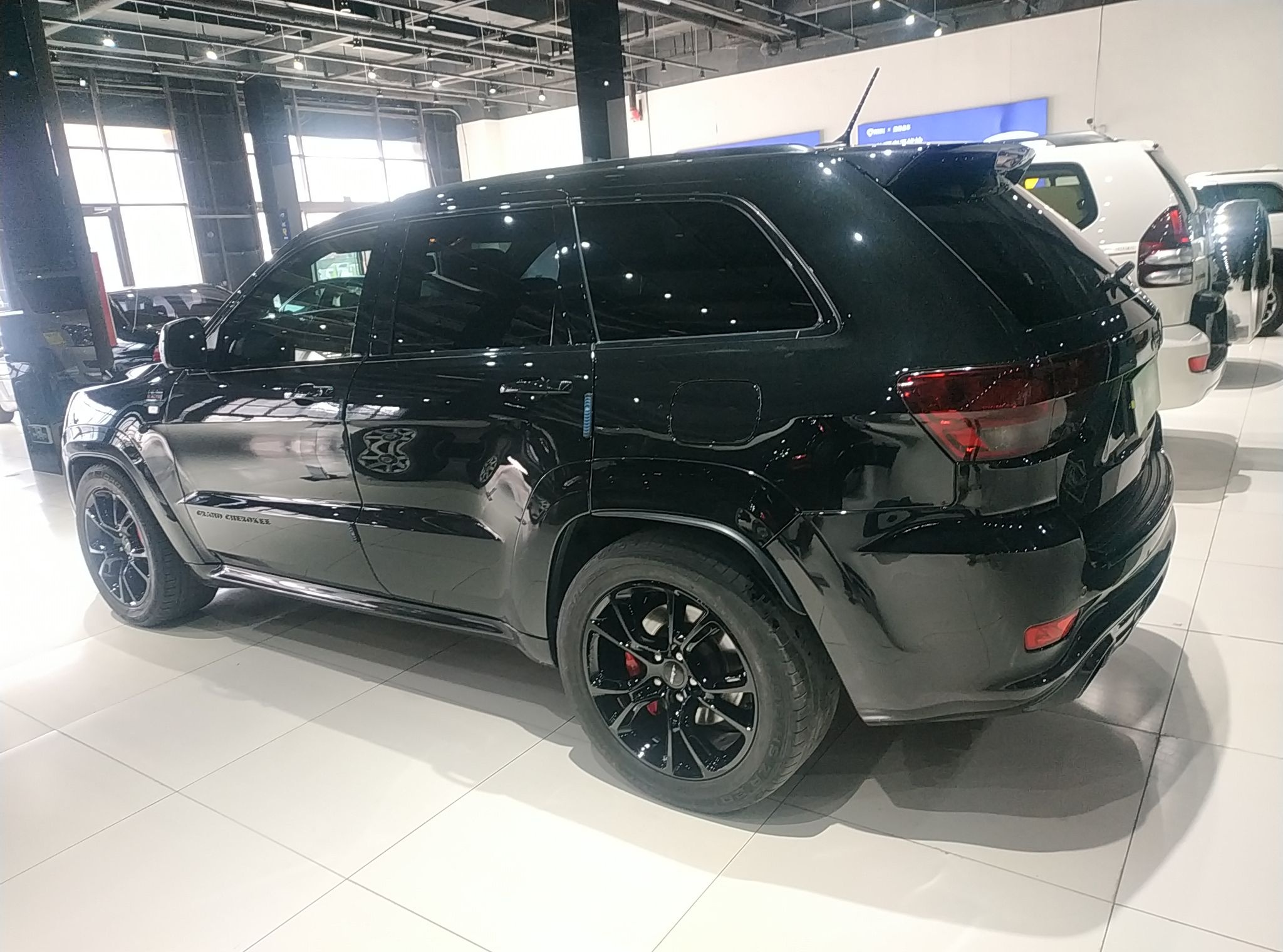 Jeep 大切诺基 SRT 2013款 6.4L SRT8 炫黑版