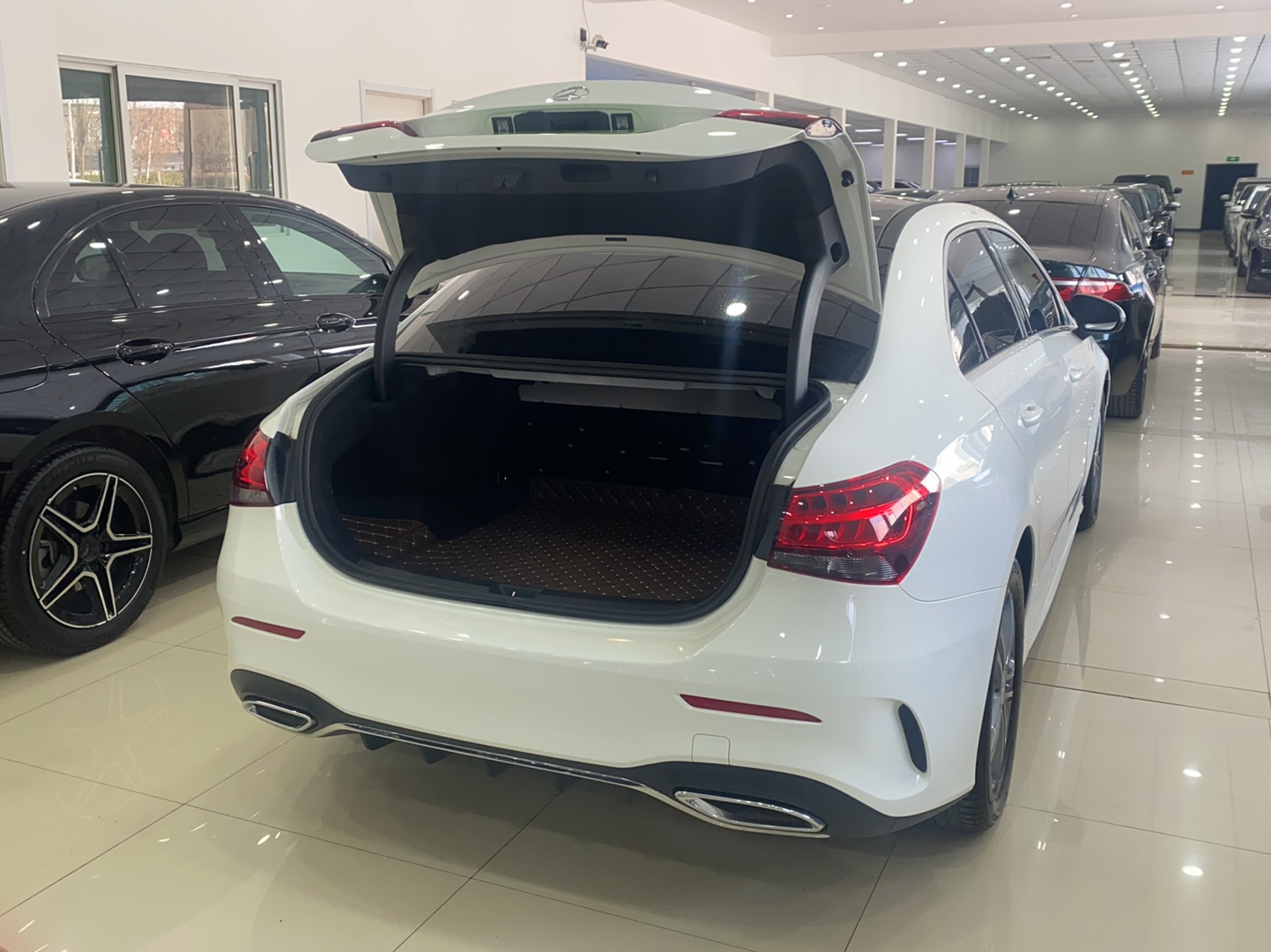 奔驰A级 2021款 改款 A 180 L 运动轿车