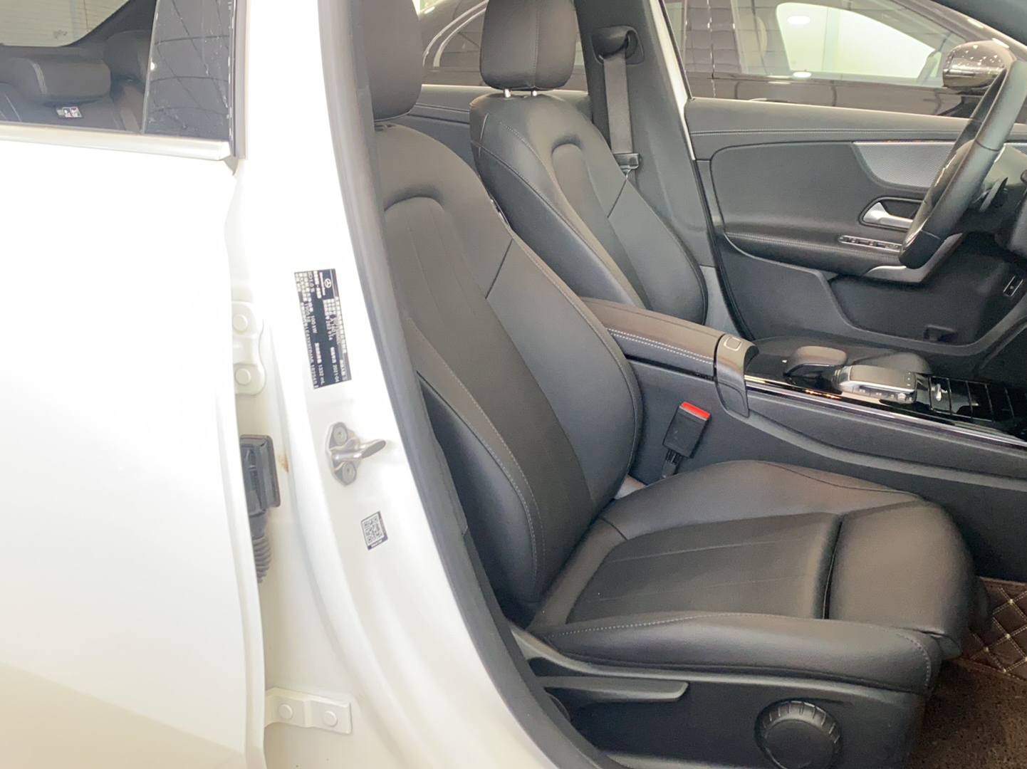 奔驰A级 2021款 改款 A 180 L 运动轿车