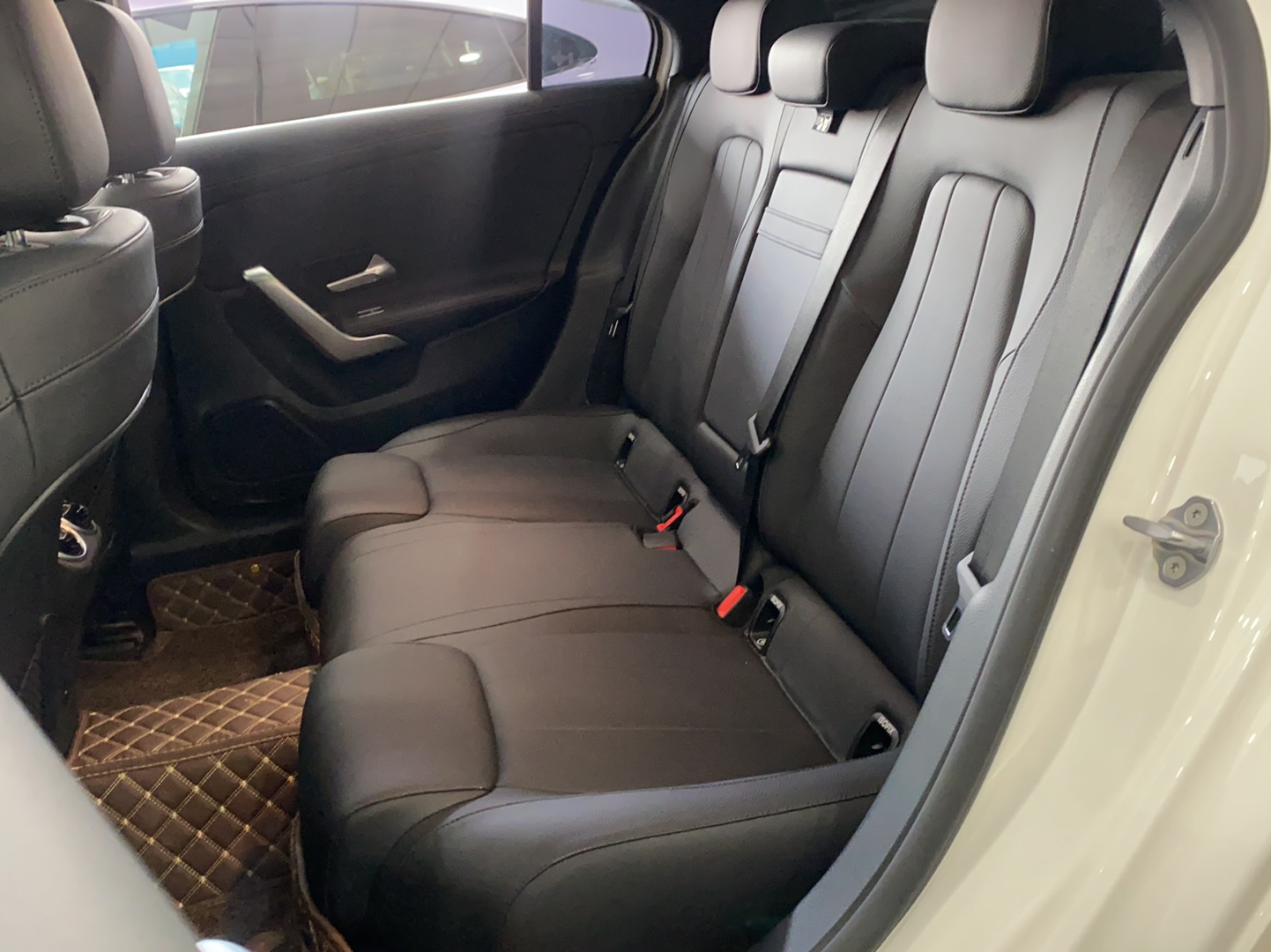 奔驰A级 2021款 改款 A 180 L 运动轿车