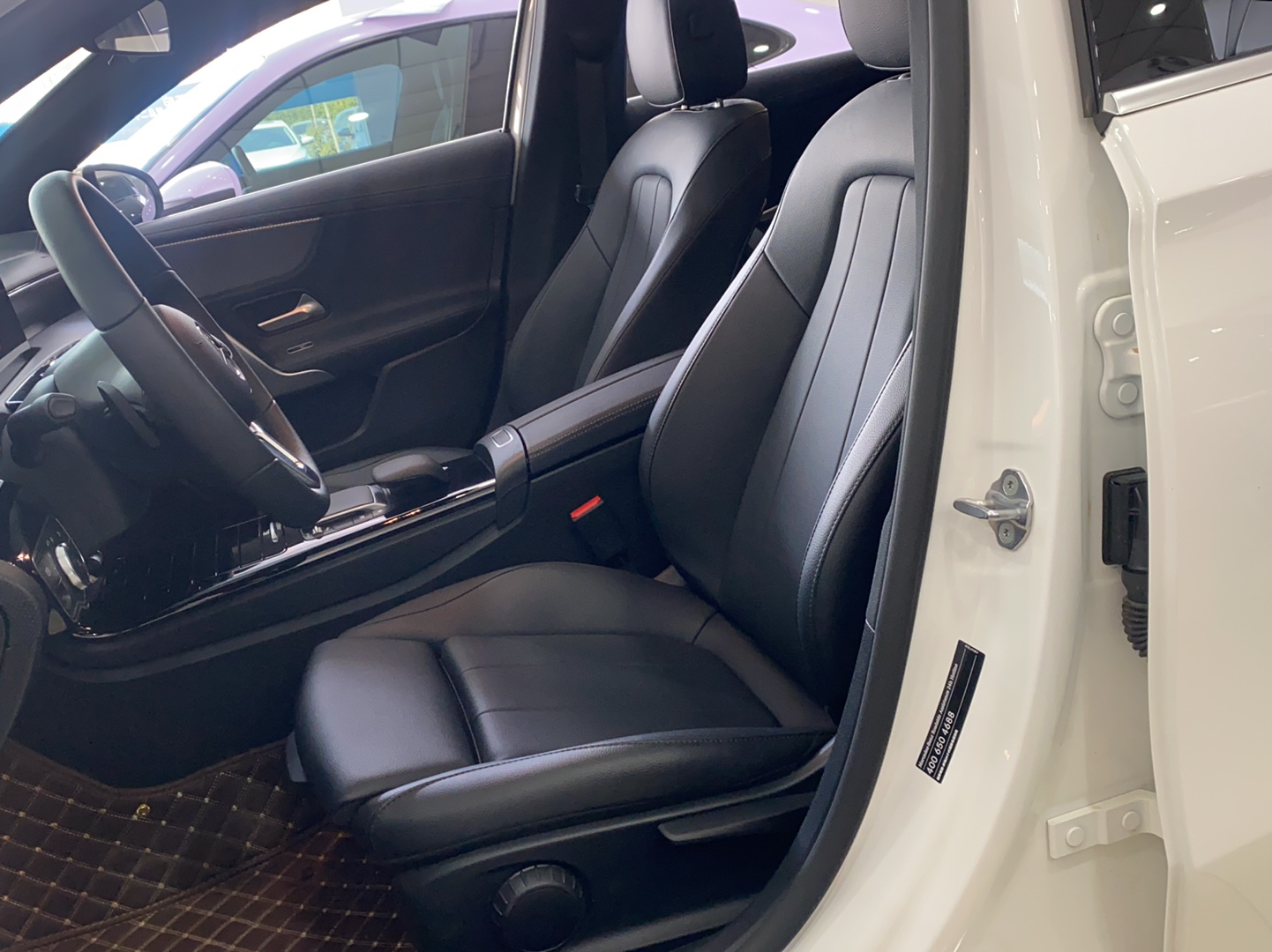 奔驰A级 2021款 改款 A 180 L 运动轿车